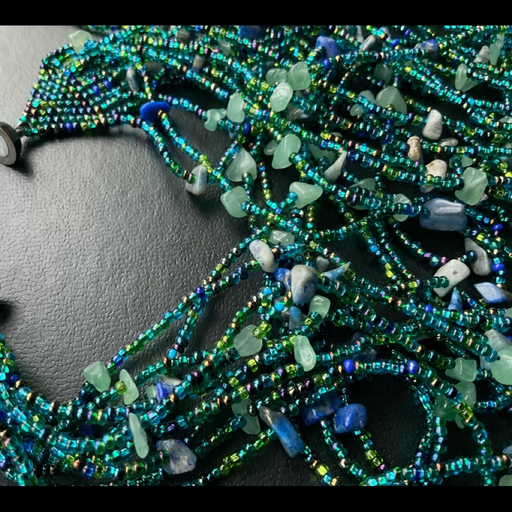 Beaded Necklace w/Magnetic Strap